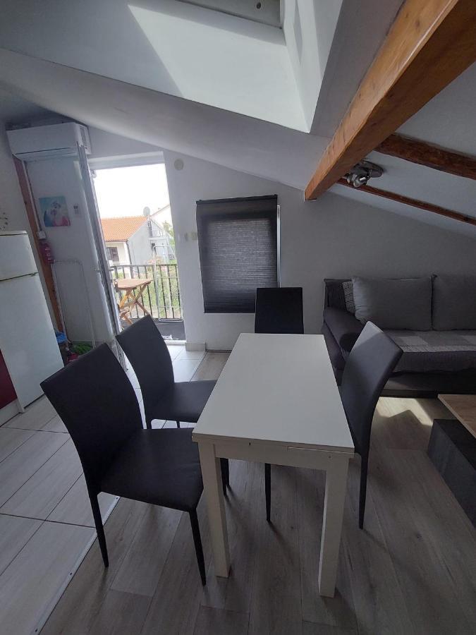 Apartment Ivana クルク エクステリア 写真
