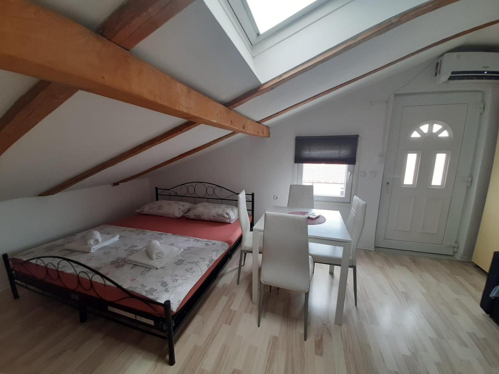 Apartment Ivana クルク 部屋 写真
